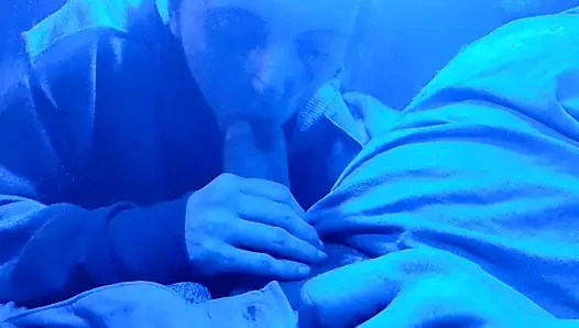 Blowjob di trukku muncrat di mulut