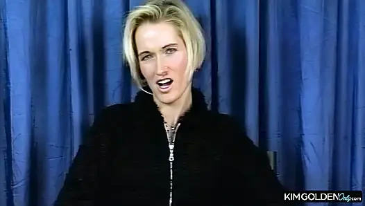 Verfuehrerin si cewek hot rambut pirang lagi asik muasin memeknya pakai mainan seks liar