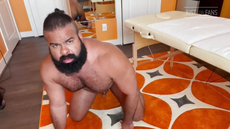 Bear masturbate with buttplug