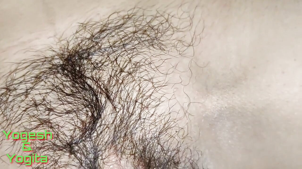 Desi Yogita Bhabhi ko condom lagake khub choda