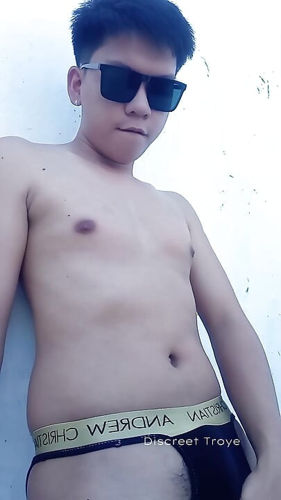 Naughty boy jerk off while waiting for his date - Pinoy Jakol