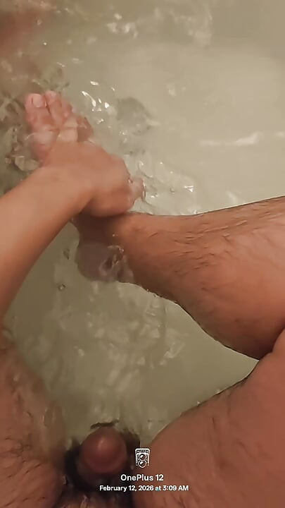 Luxury Cruise Cabin Solo Bathtub Pleasure – Hard Strokes & Slippery Release