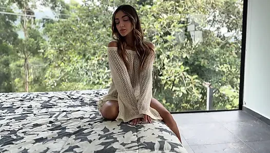 Aku mengunjungi pacar temanku saat dia tidak di rumah!