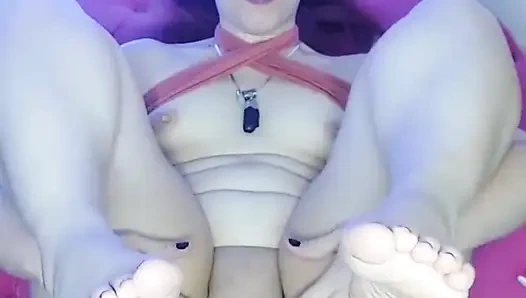 Mein Stiefvater Bringt Mir Bei, Wie Eine Frau Zu Lieben....