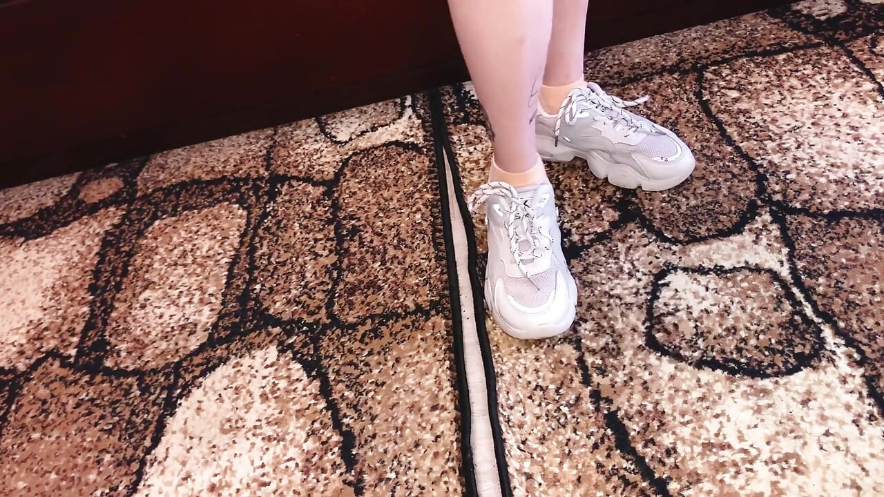 О, тебе нравятся мои ступни? Тогда посмотри на них