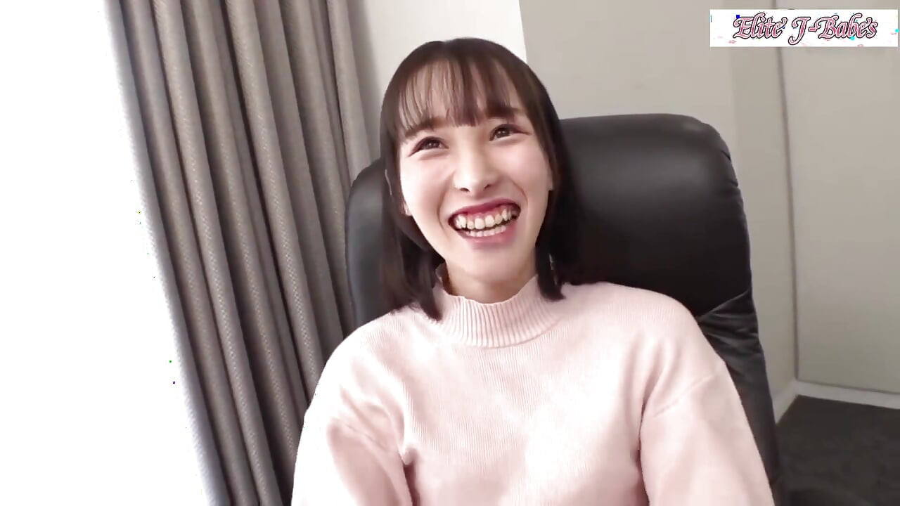 与完整, 诱人的身材的第一次原始连接导致一个压倒性的, 令人难忘的完成