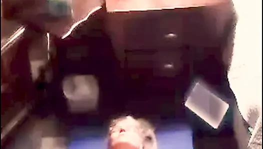 Heiße bBW MILf macht ihr tägliches nacktes yoga am morgen!