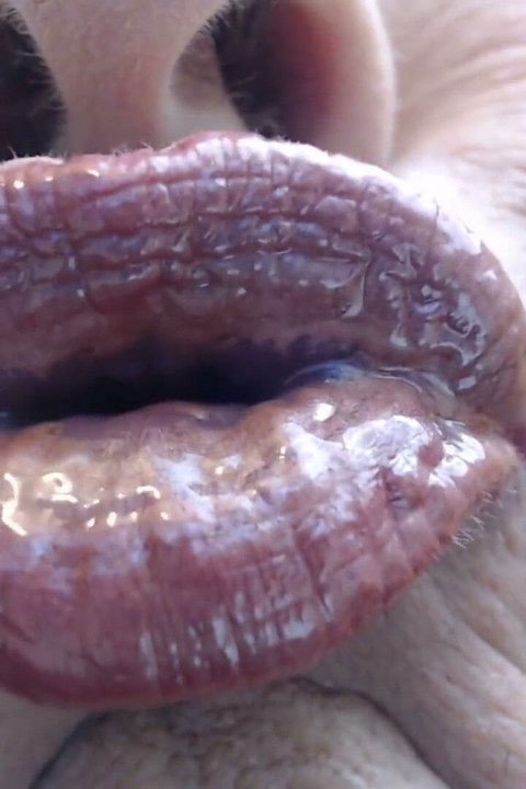 Wand gold gloss super pucker close up