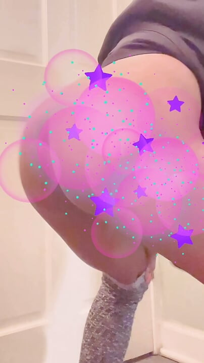 Cute Asian babe Twerking