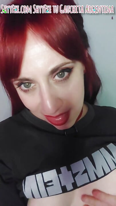 Vaše ninfoman přítelkyně ti ztvrdne čůráka