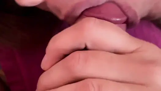 Ich blase ihn, masturbiere und er ist auf mir