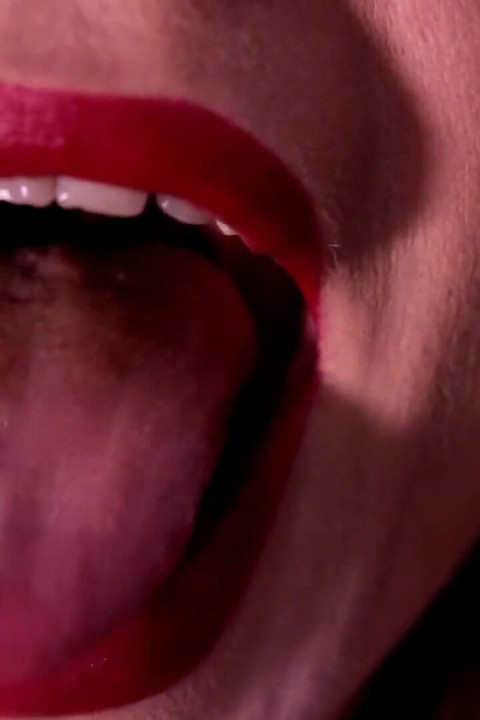 내 예쁜 입에 쓰다듬어!