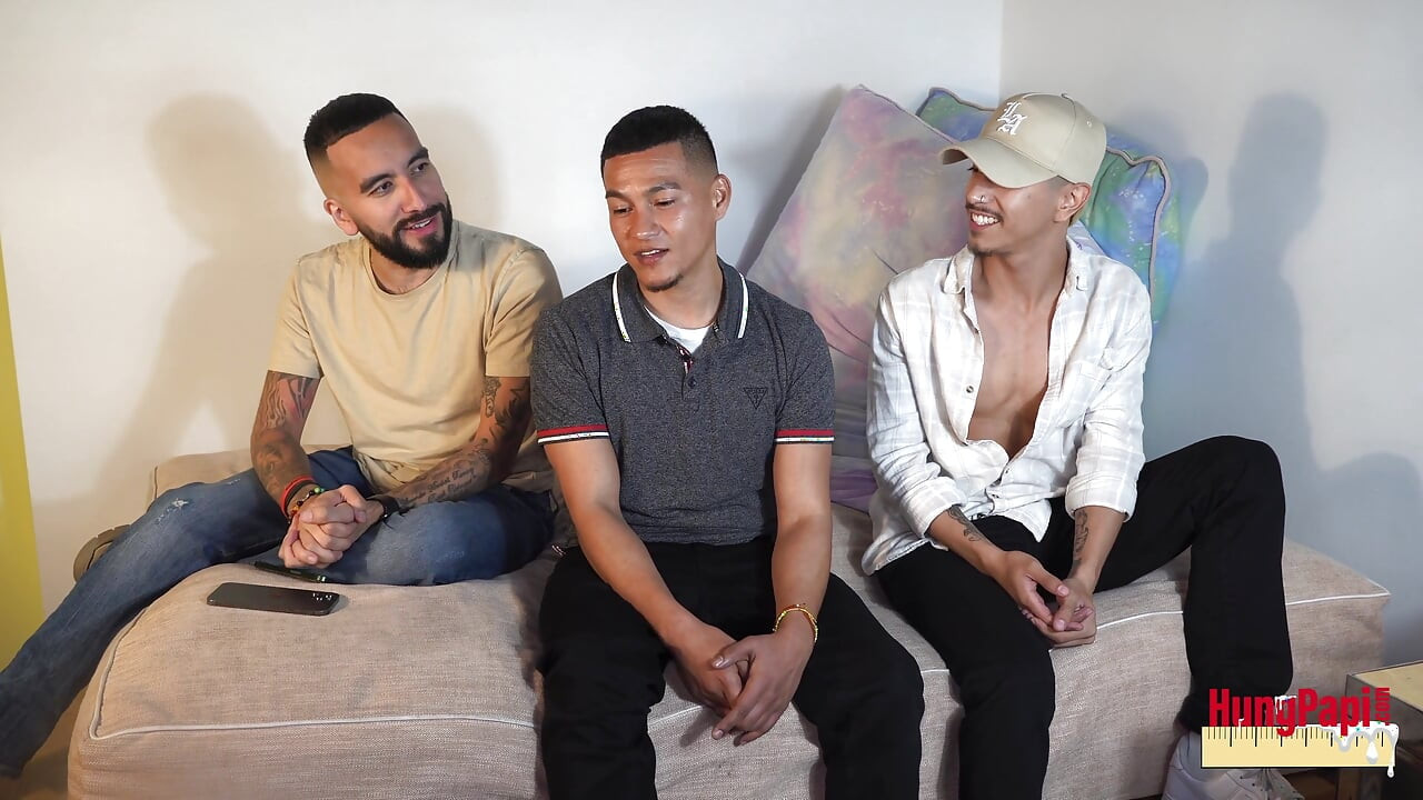 Hung papi uncut stud runkar av stora sperma shot