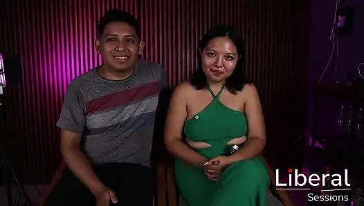 Cuckold meminjamkan istrinya, dia akan disetubuhi di hmh threesome