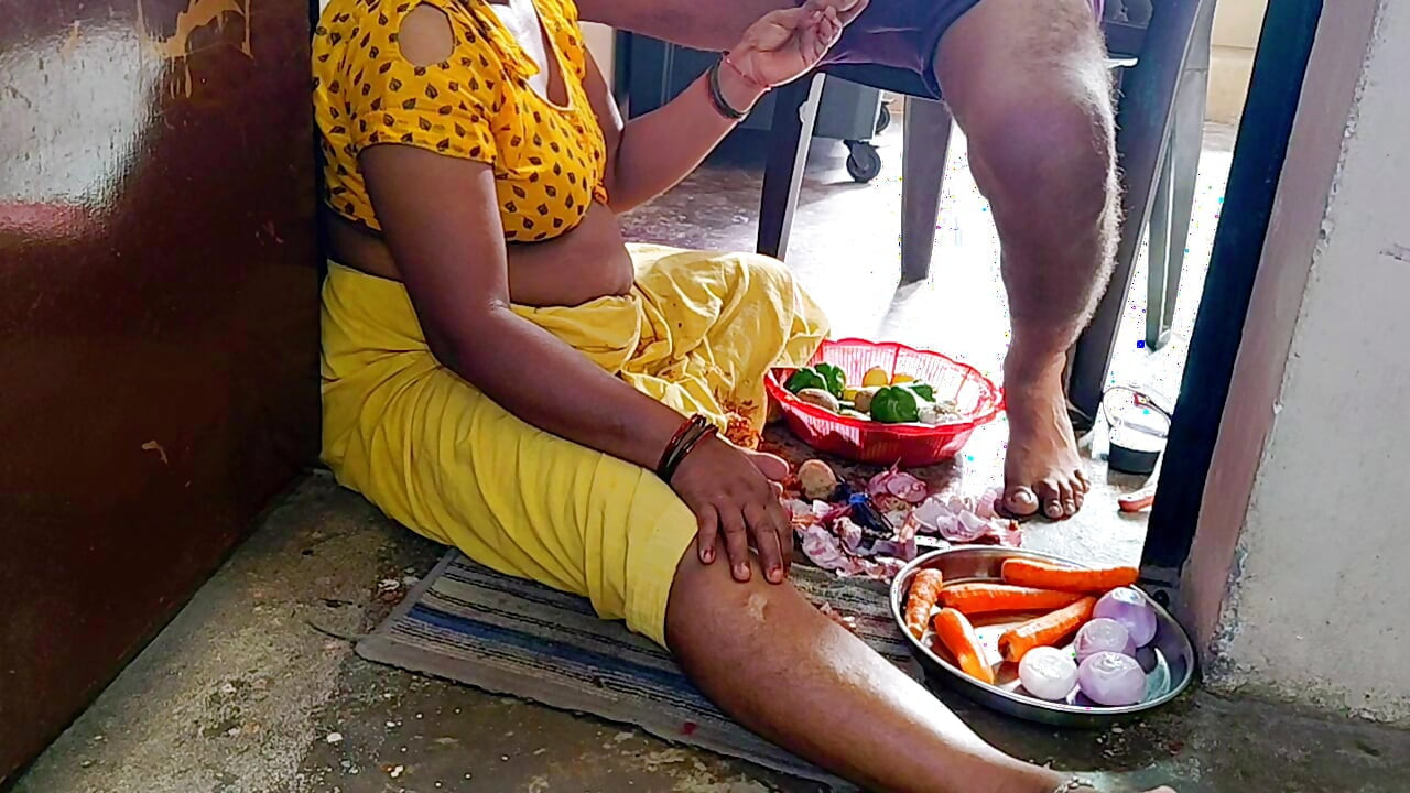 El semen de la madrastra india en la boca