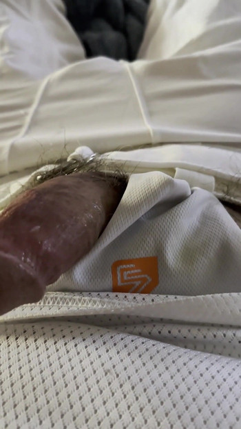 穿着足球制服的饥渴士兵连续第二次射精！ |剪辑 1