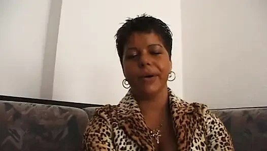 Big ass ebony slut rubs and fingers her pussy at the casting