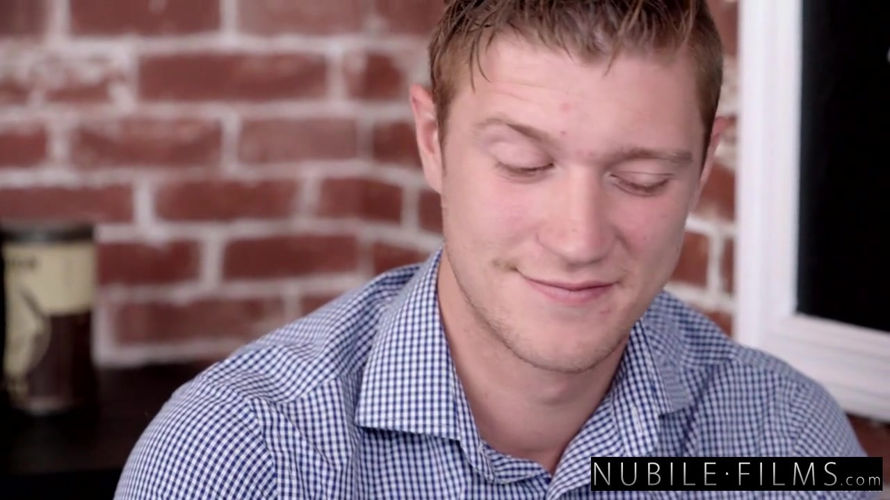 Smokeshowバリスタ・エリザ・イバラが男の番号をスリップ