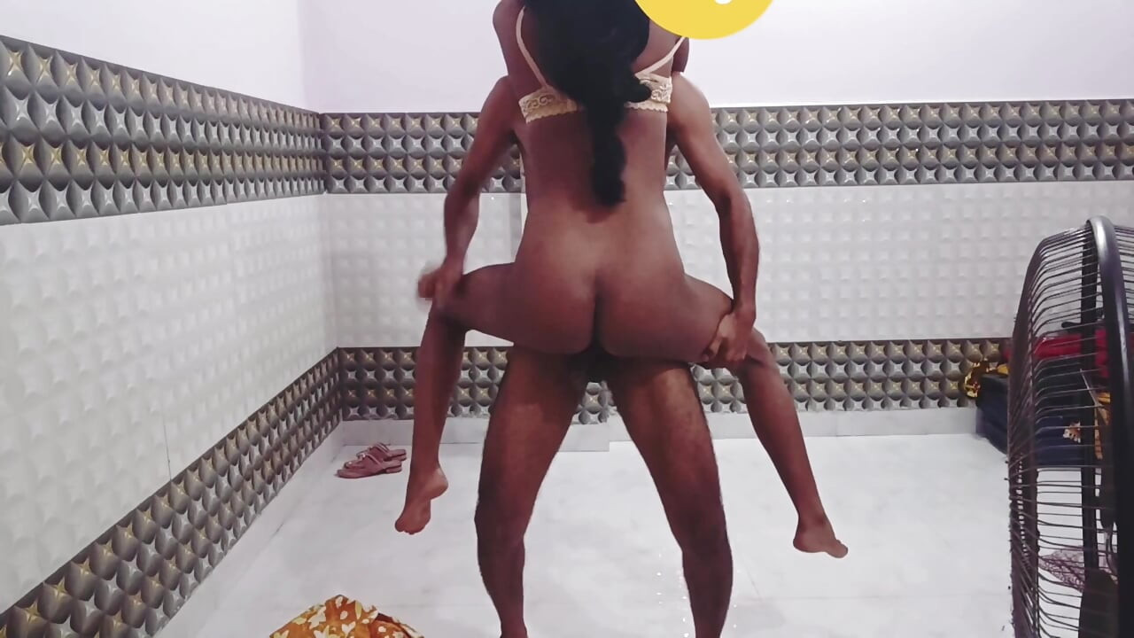 Desi ženu facked od muža u doggy & dobija spermu na sise