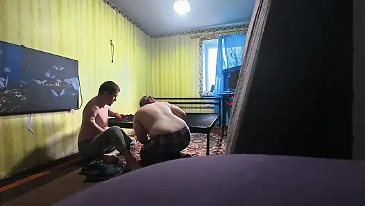 За кулисами, необрезанная. Мы строим новую секс-кровать