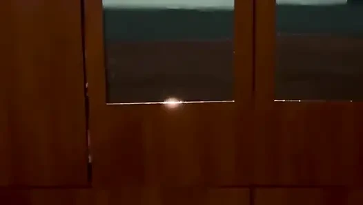 Ateşli üvey annem beni onu domaltarak sikmeye ikna etti çünkü yarağımı sıkı ıslak amında hissetmek istedi