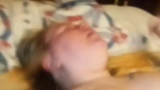 Evli kadın sikiliyor ve dölleniyor