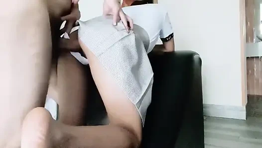 Siswi nakal ini minta dientot sama sepuluh cowok dan pantatnya dientot sama gurunya sendiri