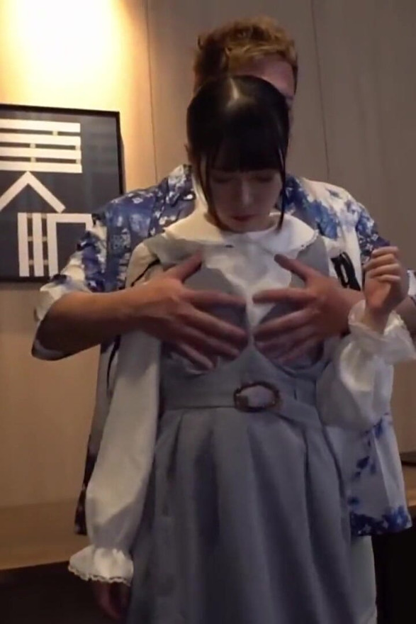 Former Idol-like Pure College Girl Reveals Bold Side, Exhibition Turns Into Erotic Surprise 1st