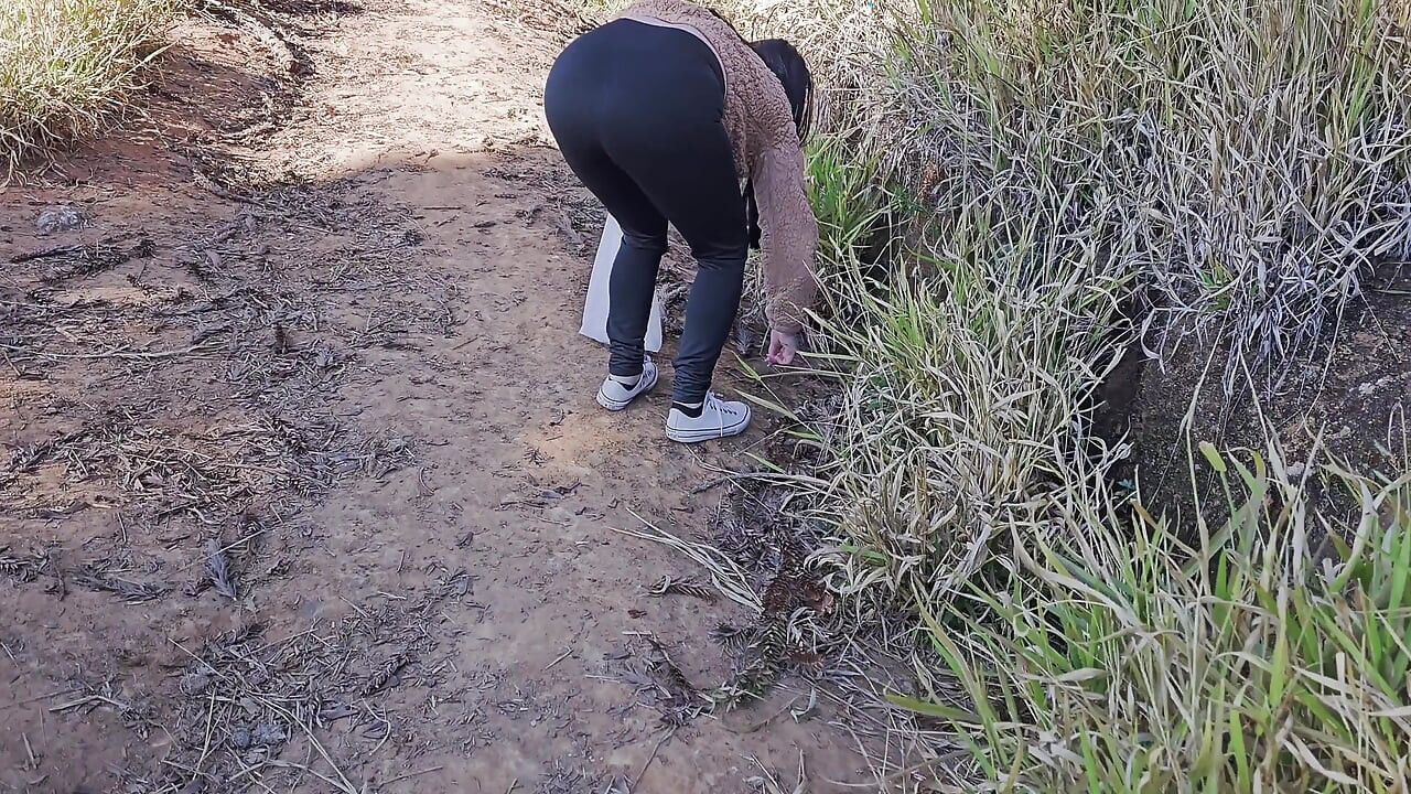 Jennyfer's Wild Pee! I Peed While Climbing a Mountain!