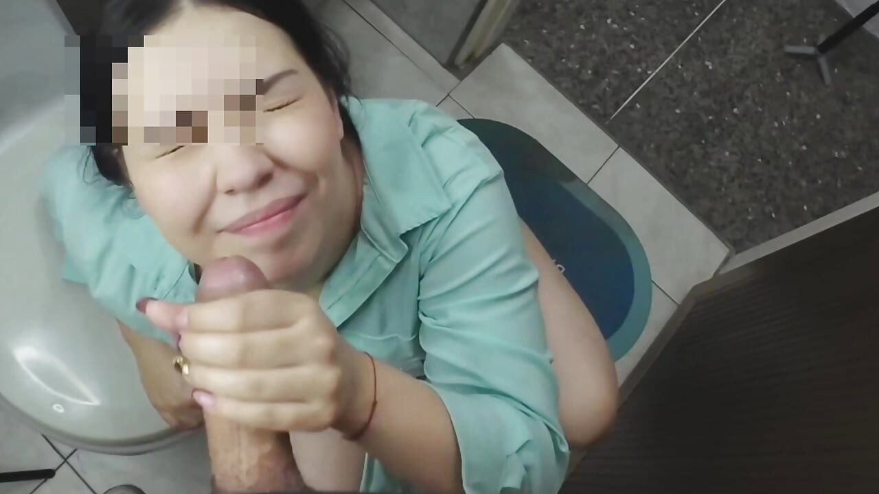 I'm having sex with my Arab coworker in the bathroom. (No hijab)