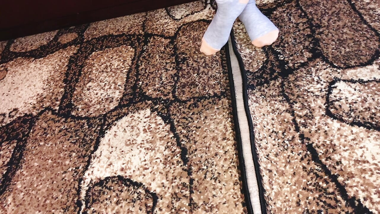 Fußfetisch Turnschuhe Socke und nackte Füße / sfw