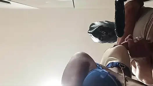 MILF penis ve iki dildo ile boşalma ile oynuyor