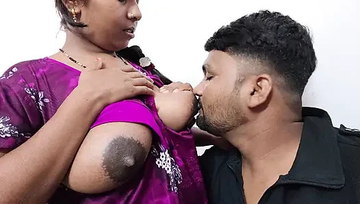 Devar apni bhabhi ki big boobs pahli bar aapne jibh se chat raha he - daver suking bhabhi boobs.