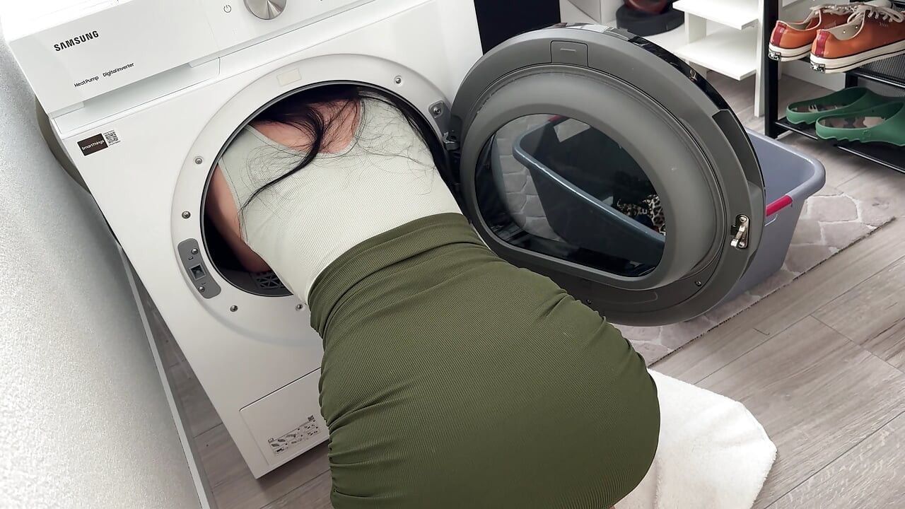 Stuck Step-Mom Says Only Cock Can Relax Her
