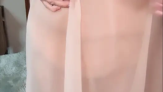 Şeffaf gecelikimi giyerken dildomla mastürbasyon yaparken beni görmek ister misin?