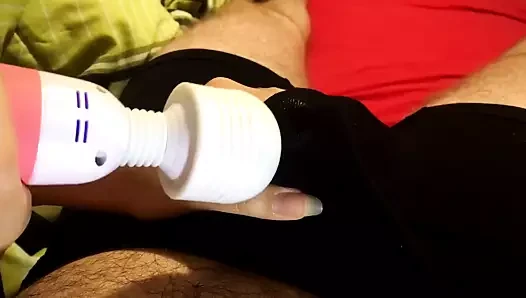 Он пришел в нижнем белье с моей волшебной палочкой, дергаясь от ужаса, сперма стекает по его боксерам