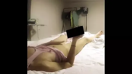 Pillada  masturbandose en hotel por trabajador