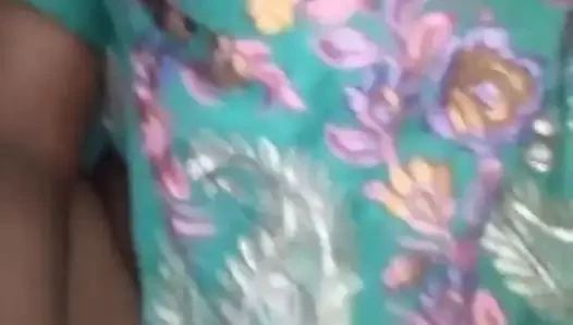 Badi bahan ki chudai ki uske ghar me akele