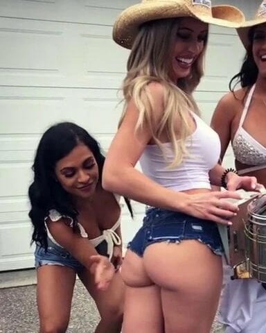 sexy bitch HELLO sexy bitch HELLO