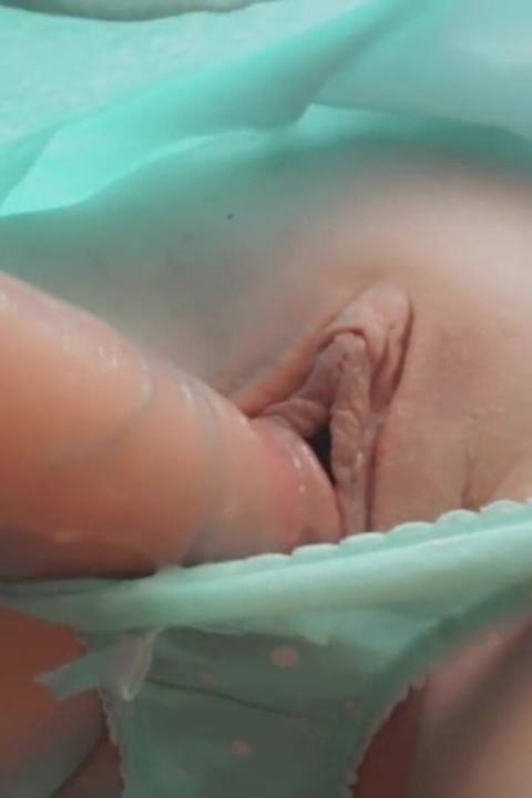 Đụ bẩn thỉu âm hộ nhỏ trên xe buýt. ảo tưởng điên cuồng