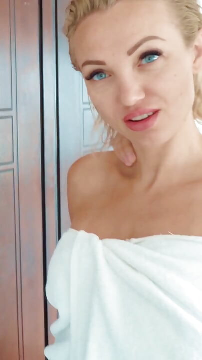 お風呂から出て、口と尻の中で激しくセックスする準備はできてる、きれいで準備万端!