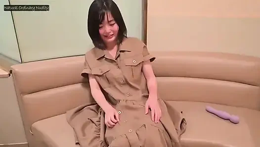 Невинные взгляды, втайне смелые желания? После пробуждения, она, естественно, принимает кримпай без цензуры