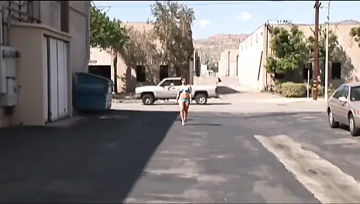 Vollbusige geile MILF wird von seinem freund mit einem harten schwanz hart gefickt