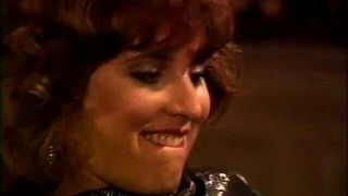 Shanna McCullough trekt aan mijn krabbel, het is een dandy! (1985)