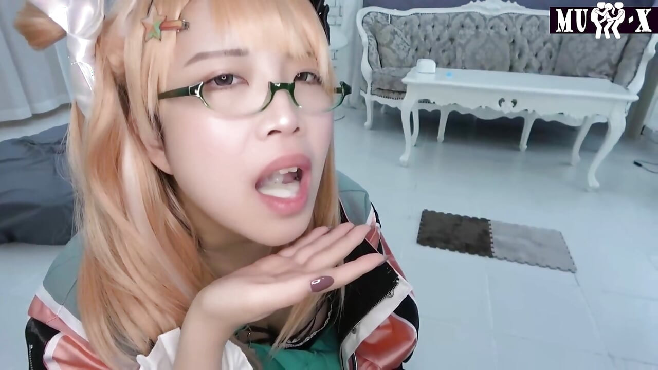 Paco cosplayer chơi ba người tiếp tục thổi kèn đôi chảy tràn tinh dịch thân thiện flex 1st