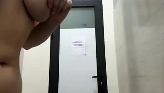 Сквиртую на публике с Jucielussie