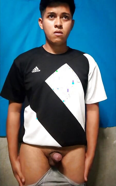 Alan Tokers u svojoj sobi 2