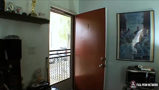 Fullpornnetwork - Kriket Rose kalın delikanlılar Tim von Swine ve Angus Akçaağaç'ın alenilerine karşı koyamıyor