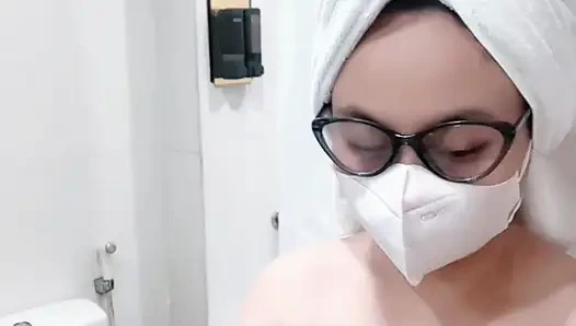 Pesona wanita kebaya hitam mandi lanjut masturbasj