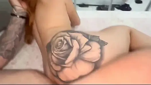 Ich schluckte den schwanz meines schwiegervaters mit meiner muschi, während mein freund nicht da war